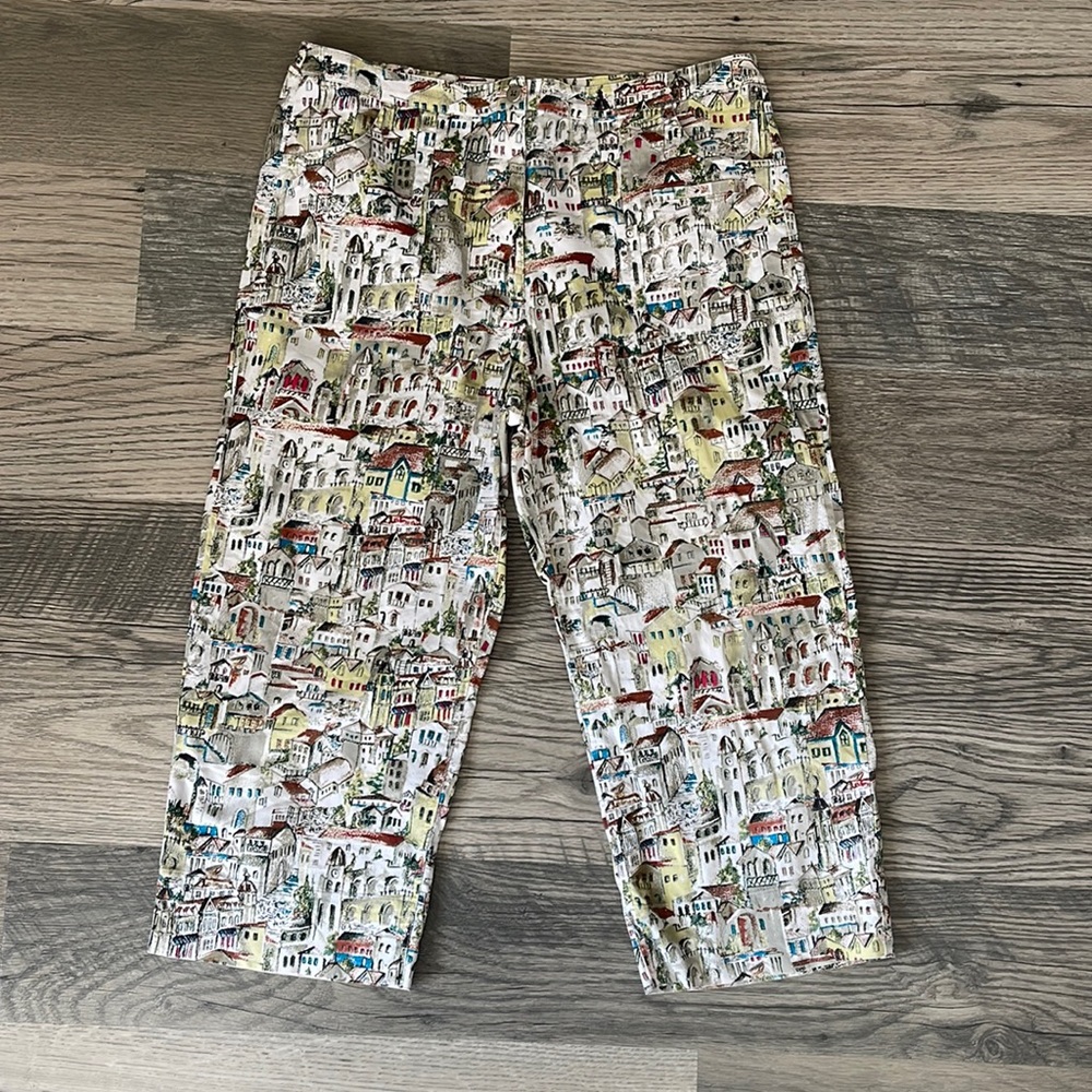 Chico's Women's Size 2 or 12 Large Capri Pants Village House print White cotton
